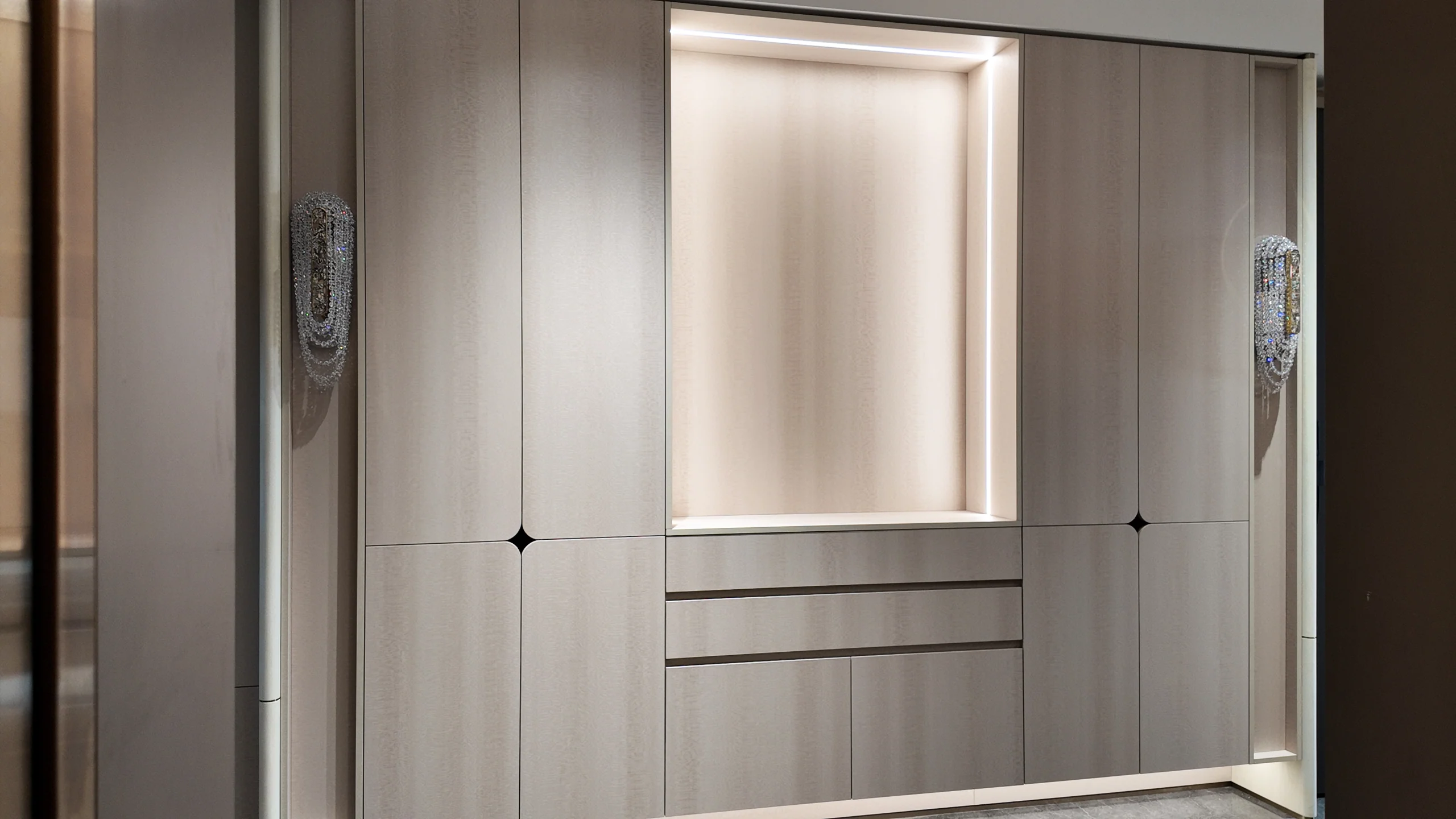 Integrated entry storage in a completed Guangzhou residence